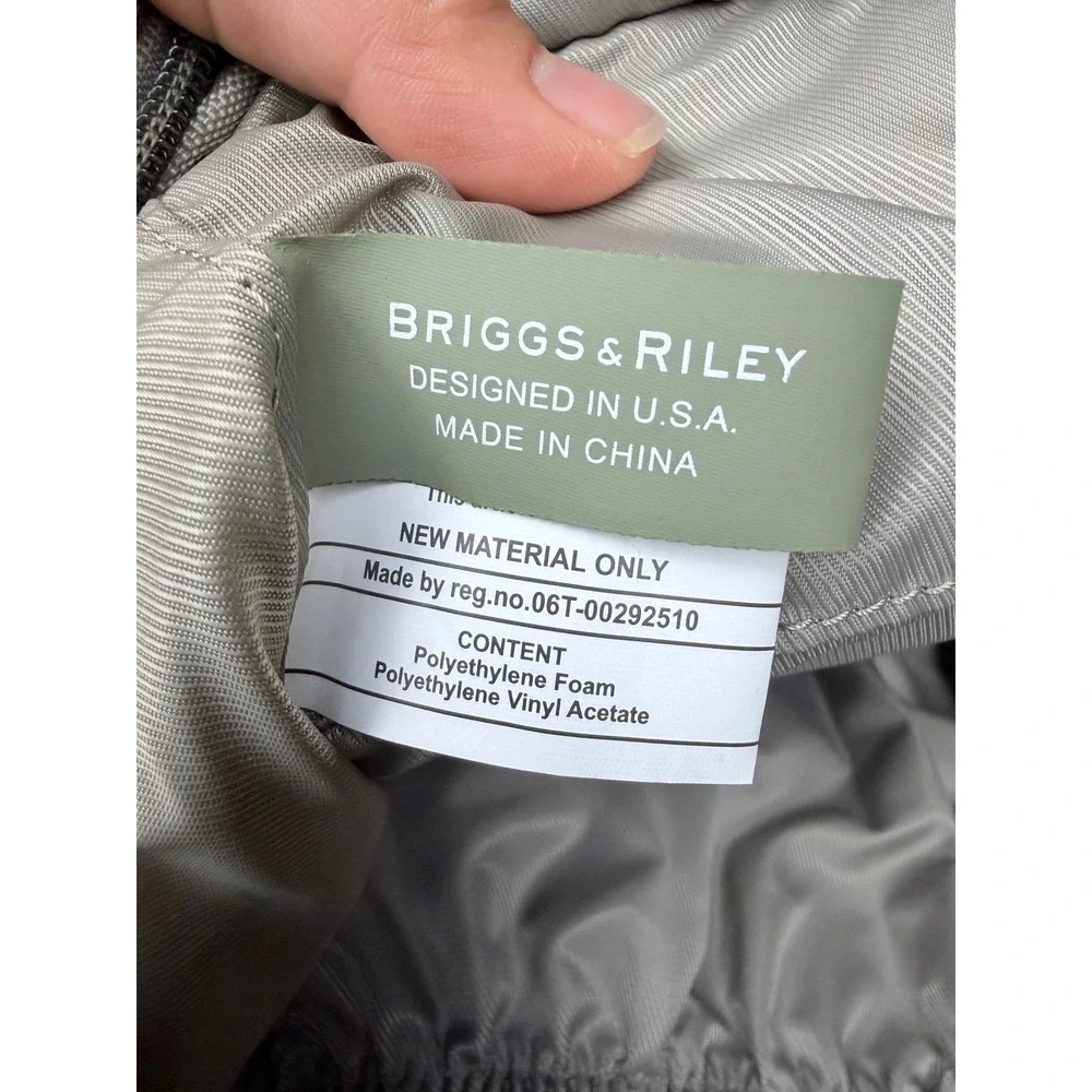 Briggs & Riley Taupe Ballistic Nylon Travel Tote Bag 255-7 Professional Carry On